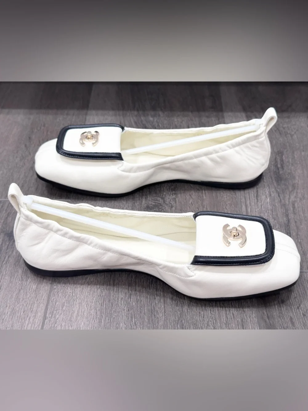 CHANEL BLAZY WHITE SQUARE TOE LEATHER CRUNCHY FLATS GOLD TURN LOCK CC LOGO 36.5 - Picture 9 of 16